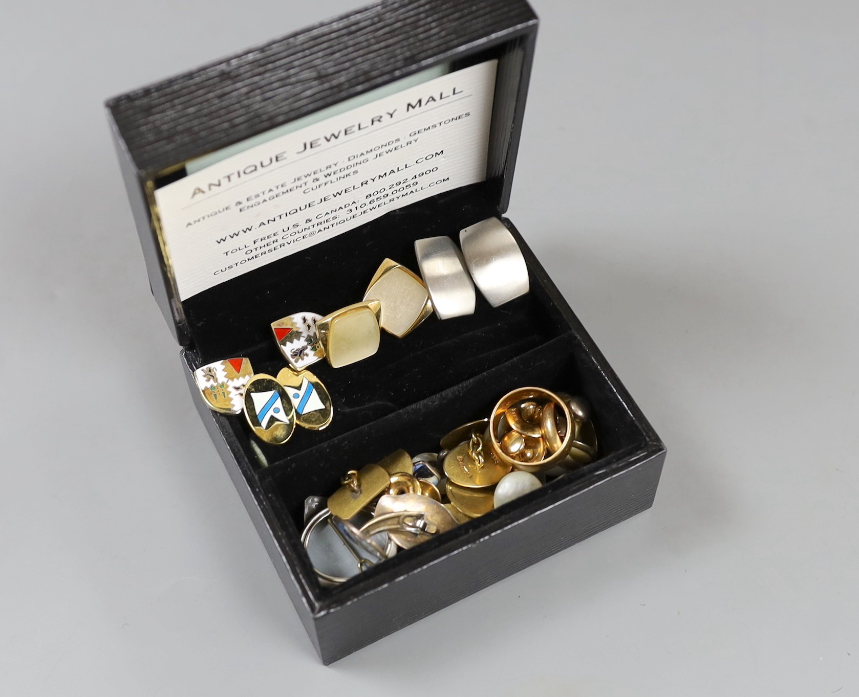 Two 9ct gold gold wedding bands, a pair of 9ct gold cufflinks, five assorted 9ct gold studs, 21.8 grams and other minor cufflinks, studs etc. including a pair of silver and enamel.